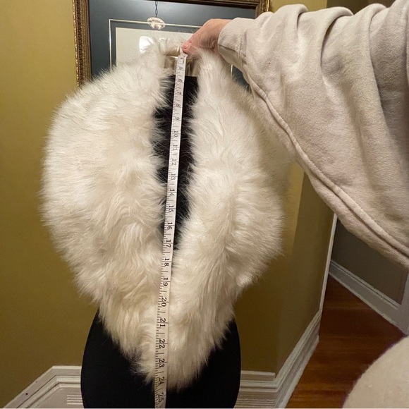 Faux fur stole - Picture 7 of 7